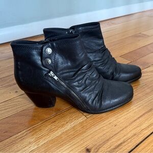 Baretraps Black Ankle Booties with Side Zipper